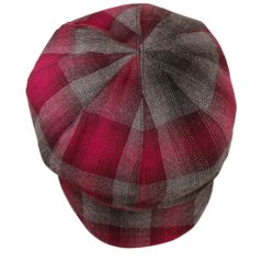 Dámský vlněný baret s kšiltem - vzor 32 - černá / fialová - kostka